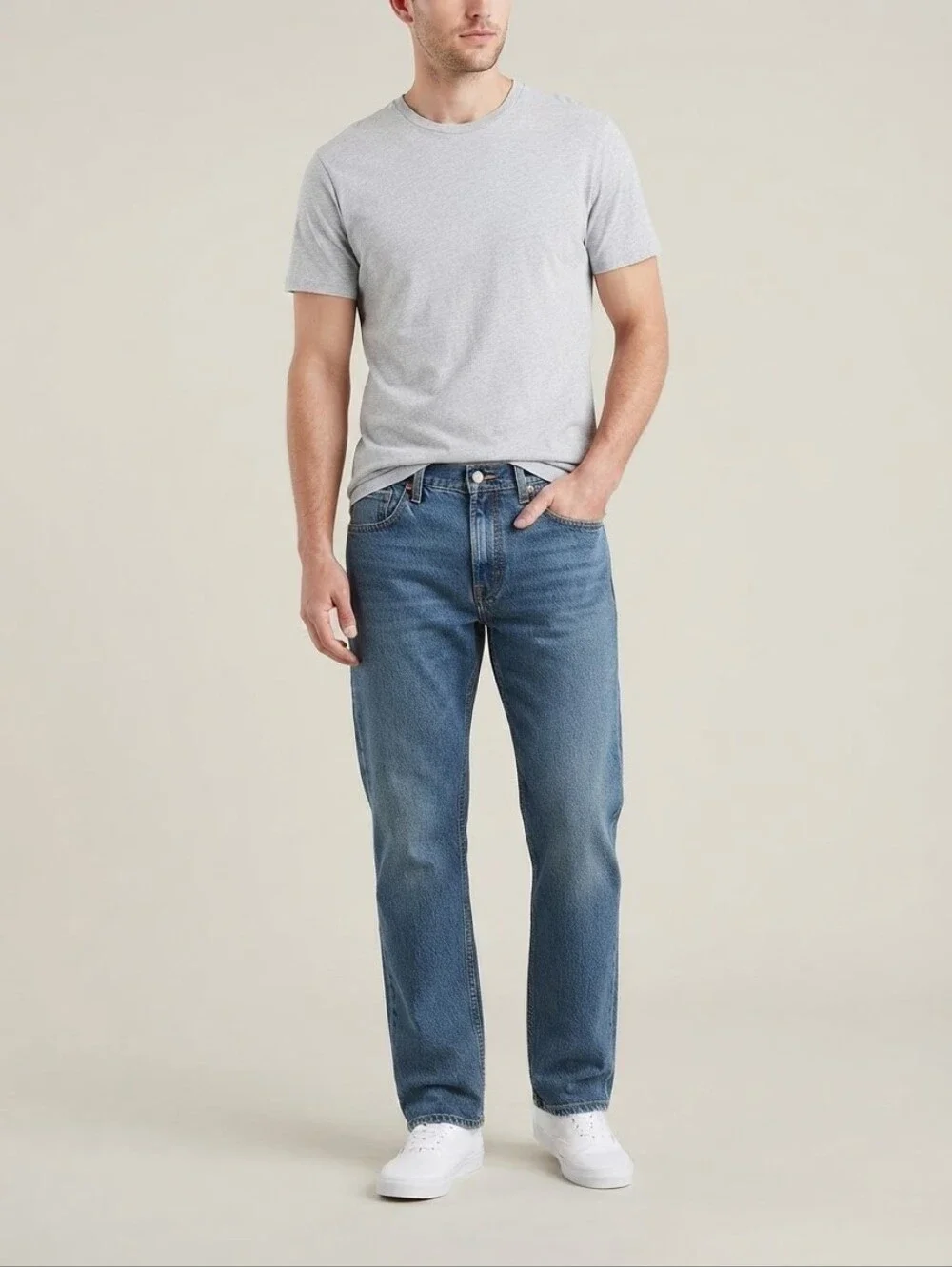 Levi's Straight Jeans in Medium Blue Wash